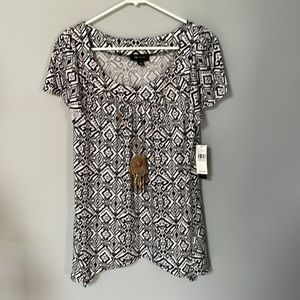 AB Studio NWT Womens Medium Black & White Blouse with Attached Necklace
